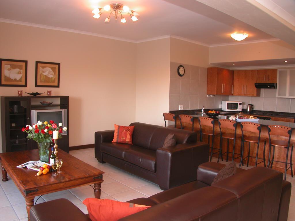 Keret Accommodation Белвилл Экстерьер фото