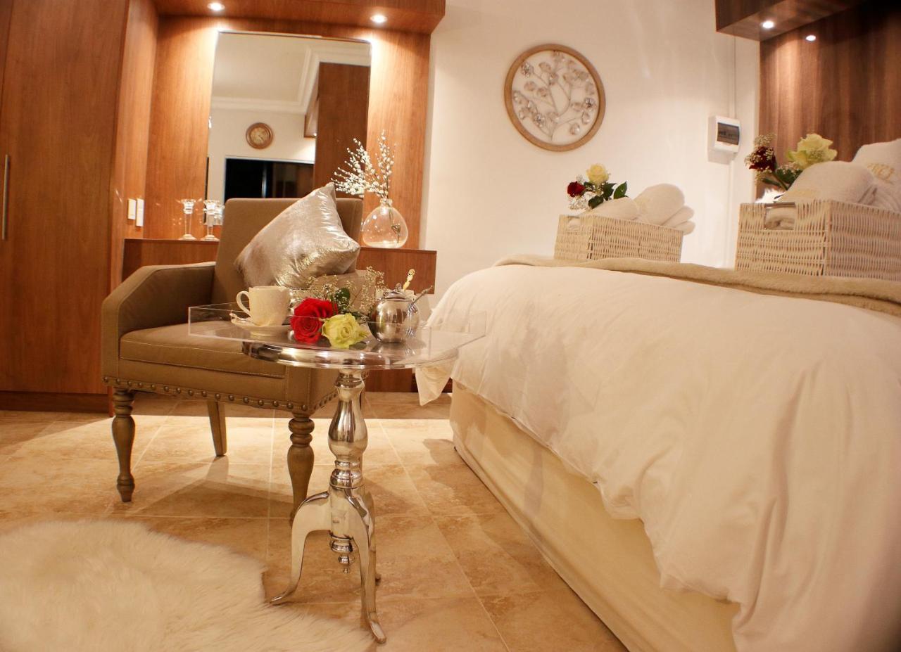 Keret Accommodation Белвилл Экстерьер фото