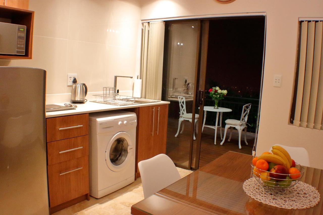Keret Accommodation Белвилл Экстерьер фото